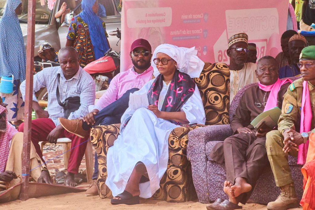 Autorités locales et équipe de la Clinique Afoua lors de l’ouverture d’Octobre Rose à Harikanassou