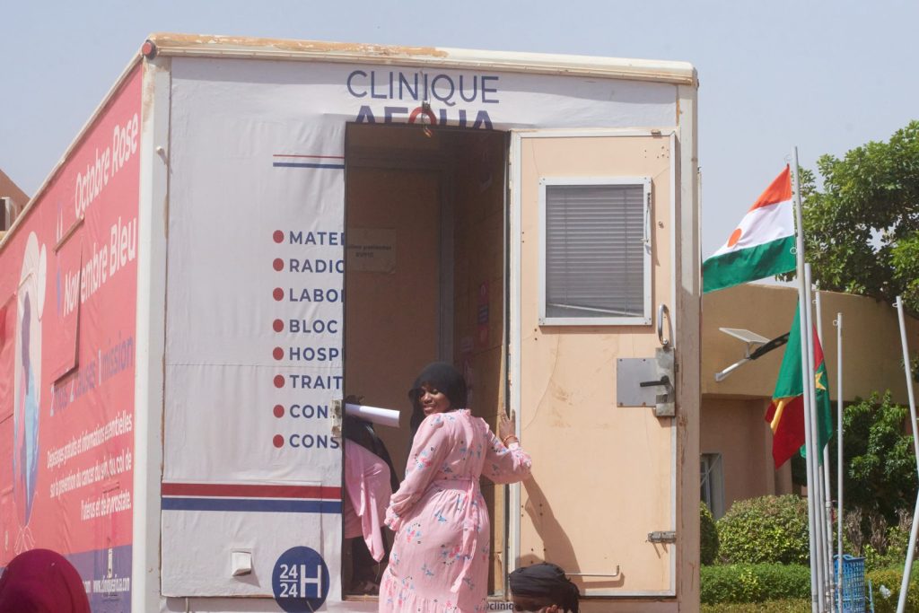 La clinique mobile Afoua installée dans la cour de l’ESCAE à Niamey