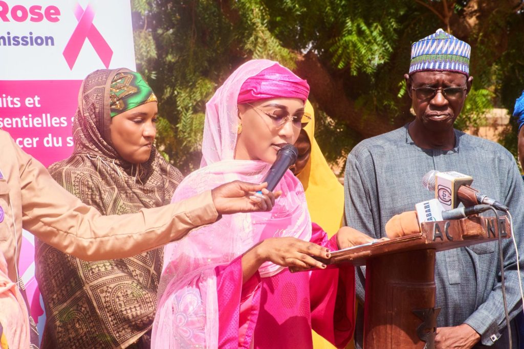 Discours de Madame Aminatou Soumana Gorotati, Secrétaire générale de l’Arrondissement communal Niamey II, lors d’Octobre Rose au CSI de Koira Tegui