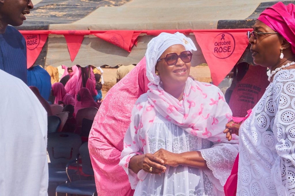 Moment de convivialité lors de la cérémonie de la campagne Octobre Rose 2026 à Dosso